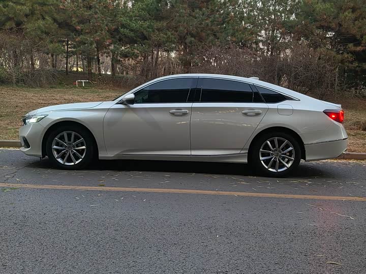 Фото 4 - Honda Accord