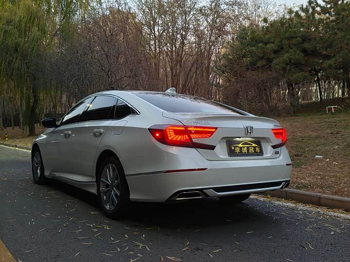 Фото 5 - Honda Accord