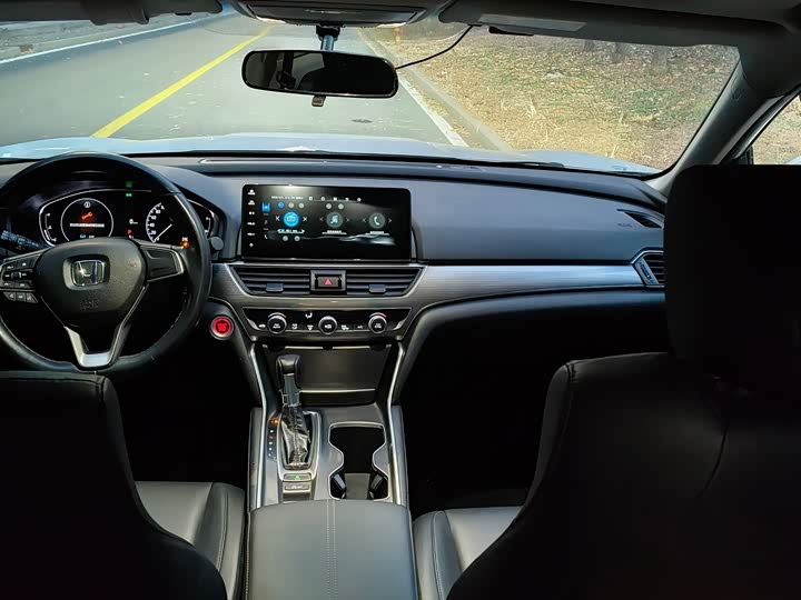 Фото 6 - Honda Accord