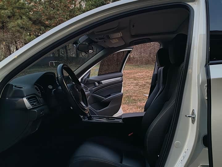 Фото 9 - Honda Accord