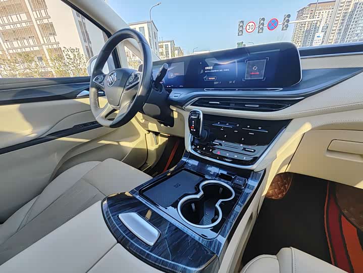 Фото 7 - Buick GL8 ES