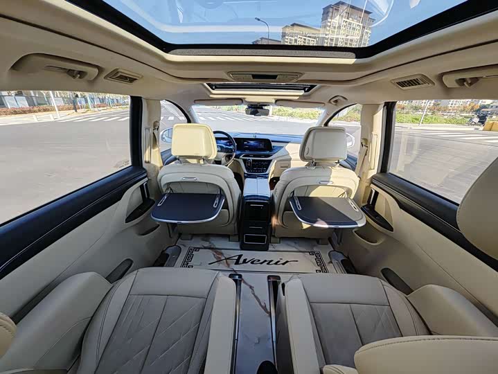 Фото 8 - Buick GL8 ES