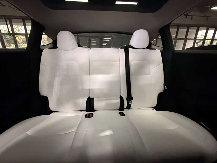 Фото 10 - Tesla Model Y