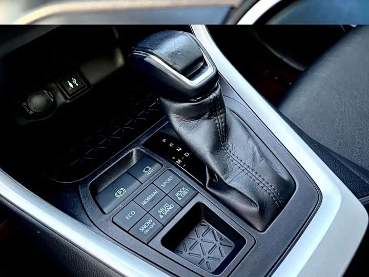 Фото 10 - Toyota Wildlander