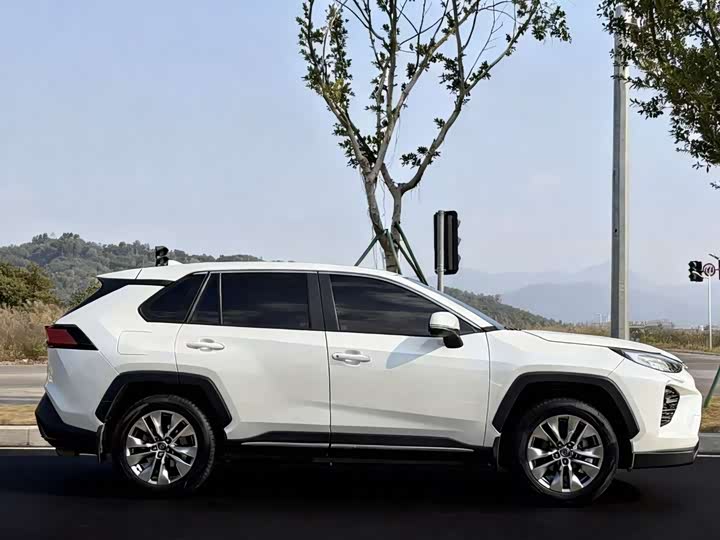 Фото 6 - Toyota Wildlander