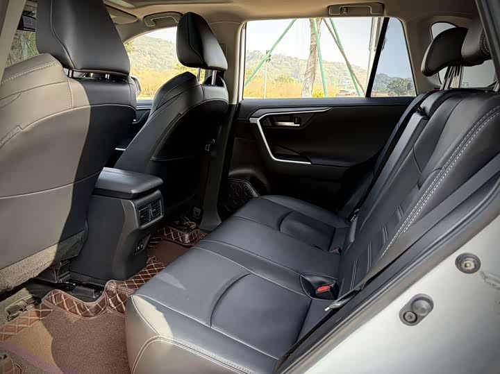 Фото 8 - Toyota Wildlander