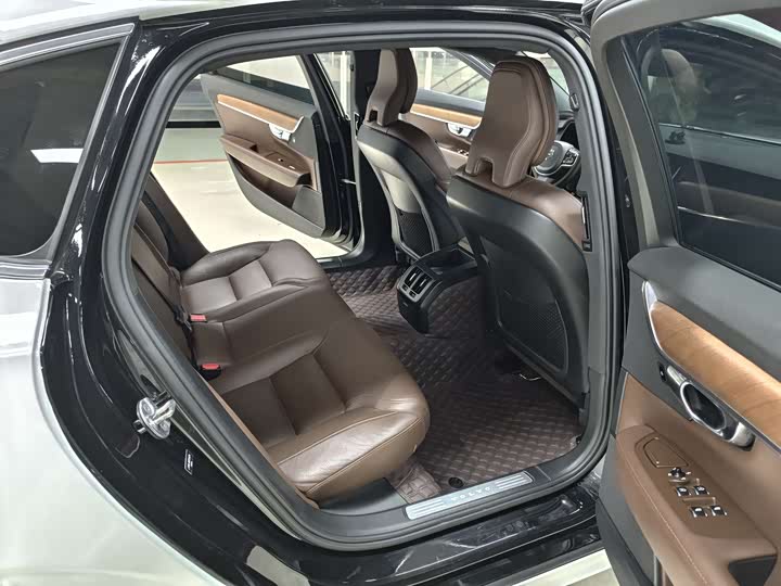 Фото 17 - Volvo S90