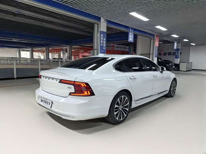 Фото 4 - Volvo S90