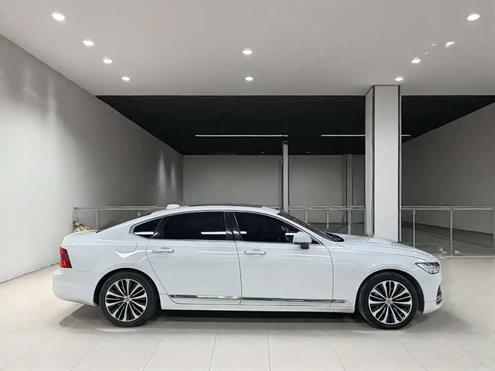 Фото 7 - Volvo S90