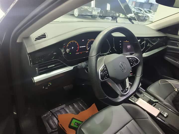 Фото 10 - Volkswagen Passat