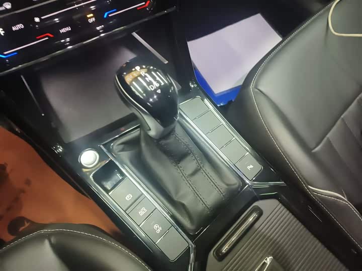 Фото 14 - Volkswagen Passat