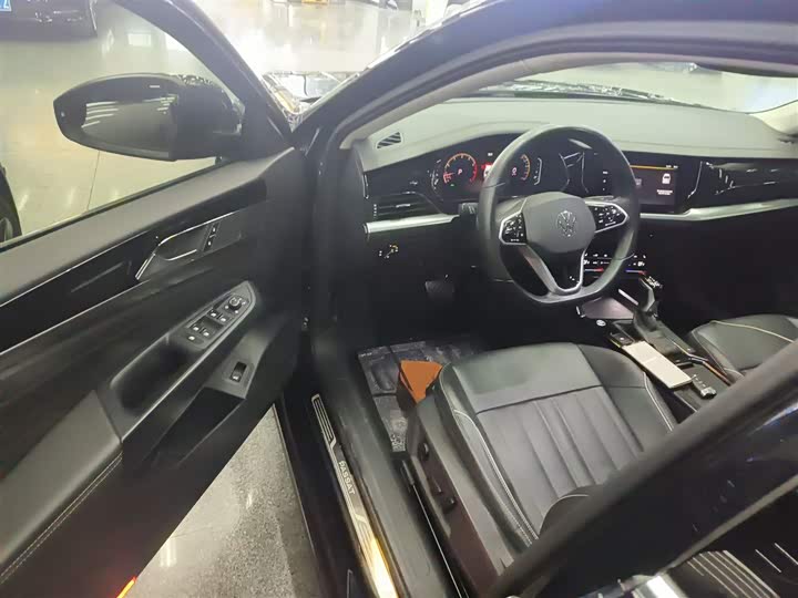 Фото 16 - Volkswagen Passat