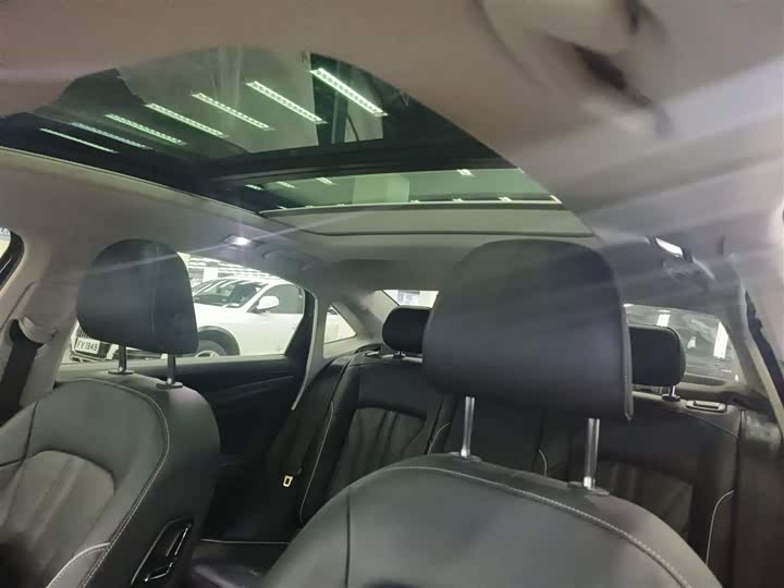 Фото 18 - Volkswagen Passat