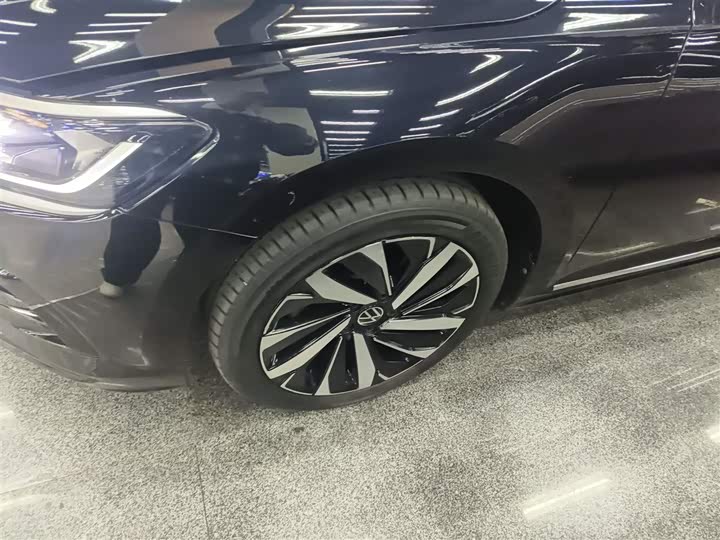 Фото 23 - Volkswagen Passat