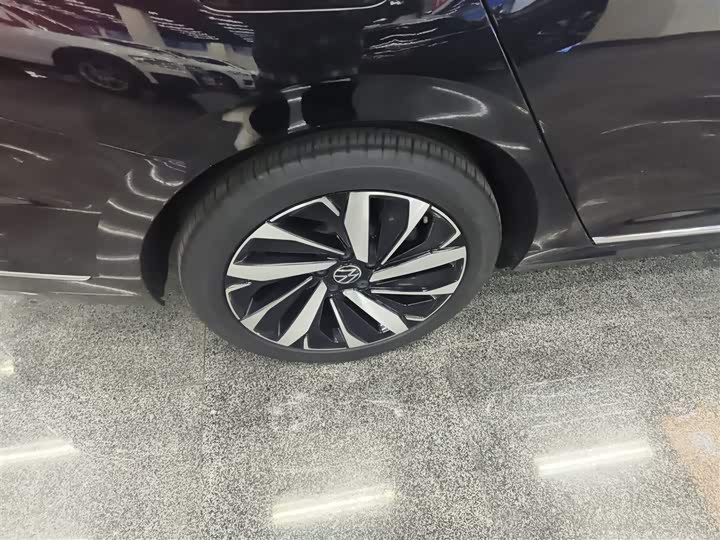 Фото 26 - Volkswagen Passat