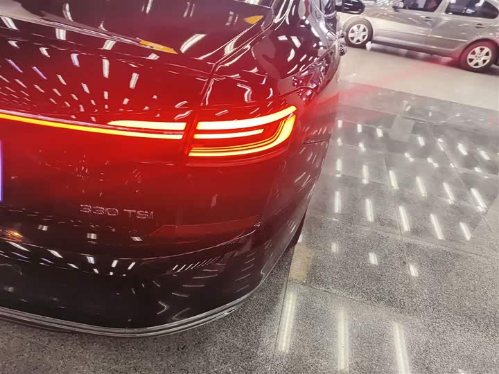 Фото 8 - Volkswagen Passat