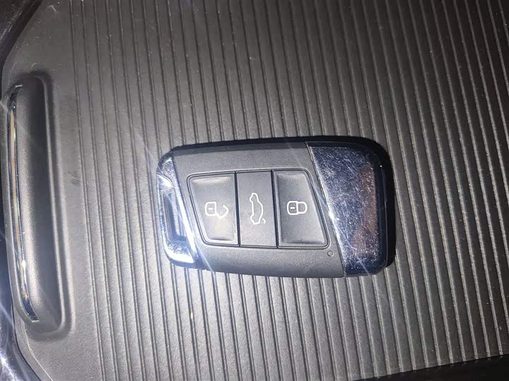 Фото 9 - Volkswagen Passat