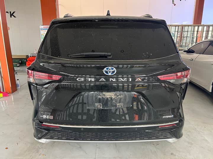 Фото 12 - Toyota Granvia