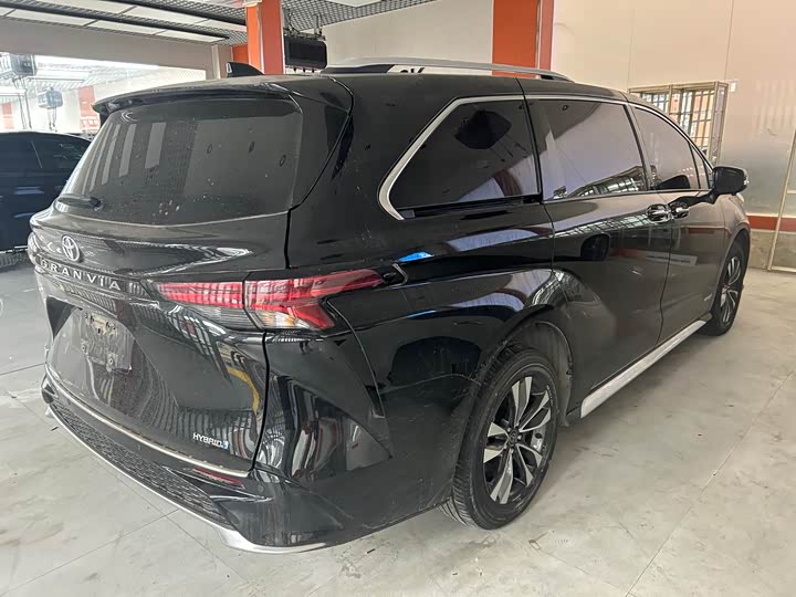 Фото 13 - Toyota Granvia