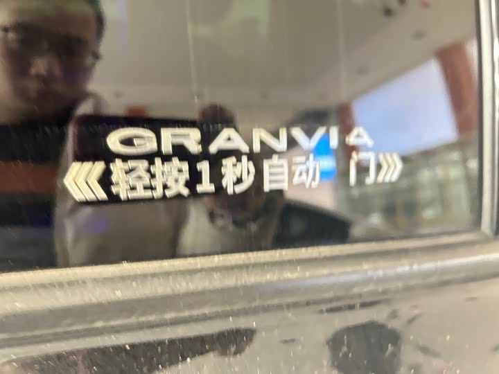 Фото 14 - Toyota Granvia