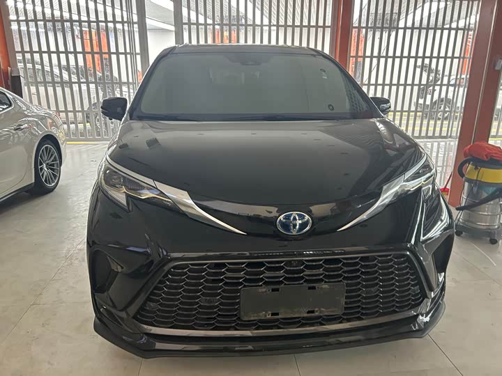 Фото 2 - Toyota Granvia