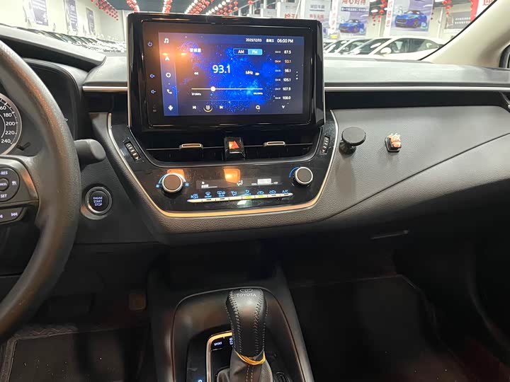 Фото 10 - Toyota Corolla