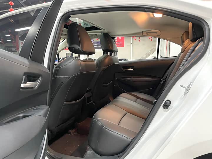 Фото 11 - Toyota Corolla