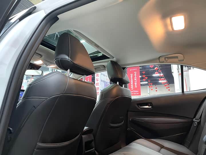 Фото 12 - Toyota Corolla