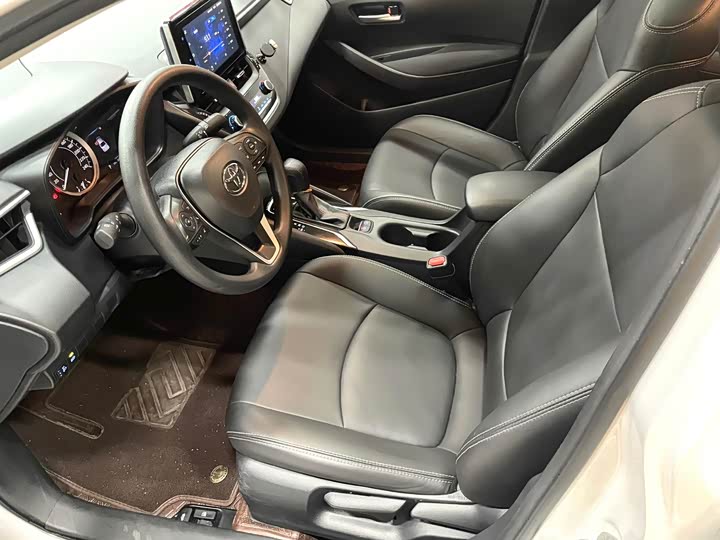 Фото 8 - Toyota Corolla