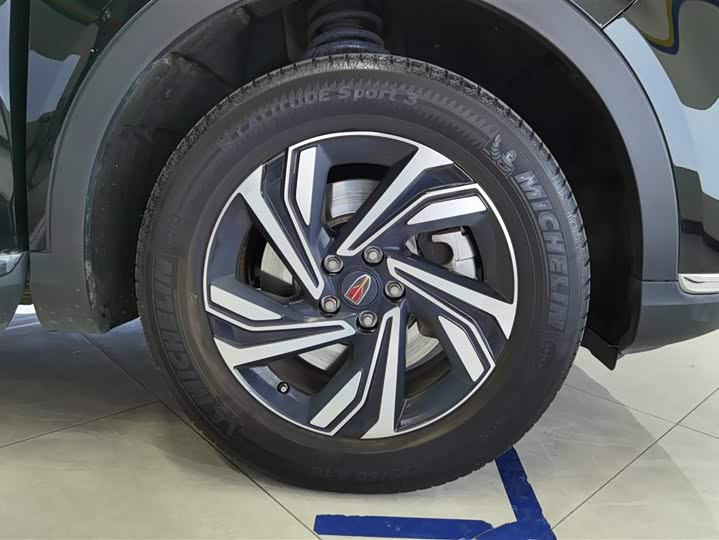 Фото 6 - Hongqi HS5