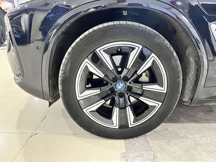 Фото 12 - BMW iX3