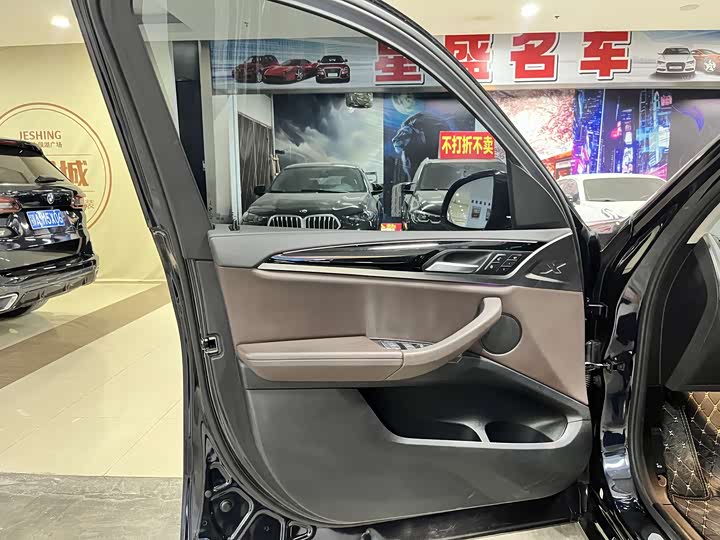 Фото 13 - BMW iX3