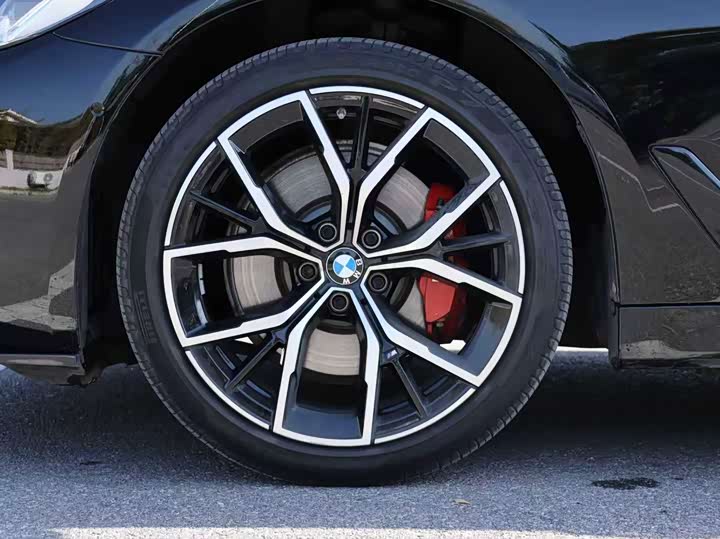 Фото 13 - BMW 5 Series