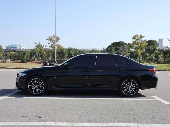 Фото 3 - BMW 5 Series