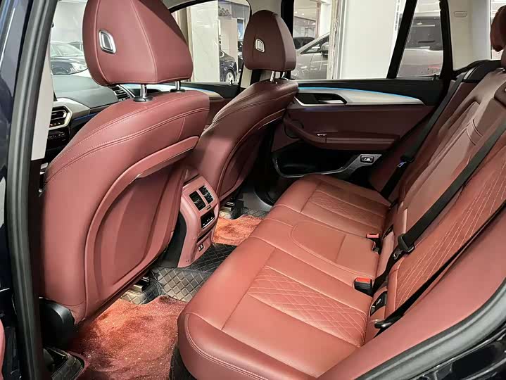 Фото 8 - BMW iX3