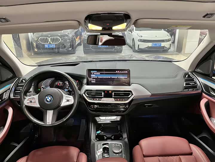 Фото 9 - BMW iX3