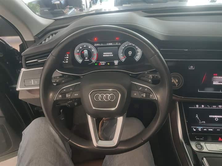 Фото 11 - Audi Q7