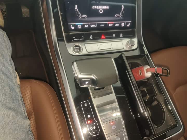 Фото 14 - Audi Q7