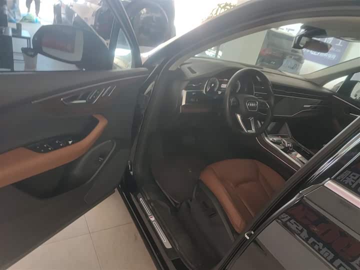 Фото 16 - Audi Q7