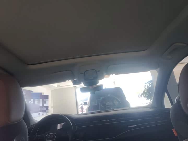 Фото 18 - Audi Q7