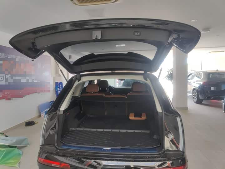 Фото 19 - Audi Q7