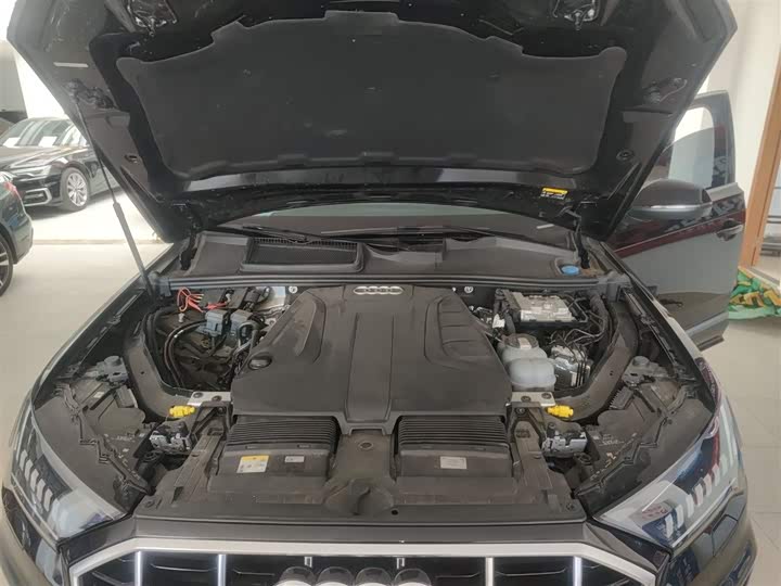 Фото 20 - Audi Q7