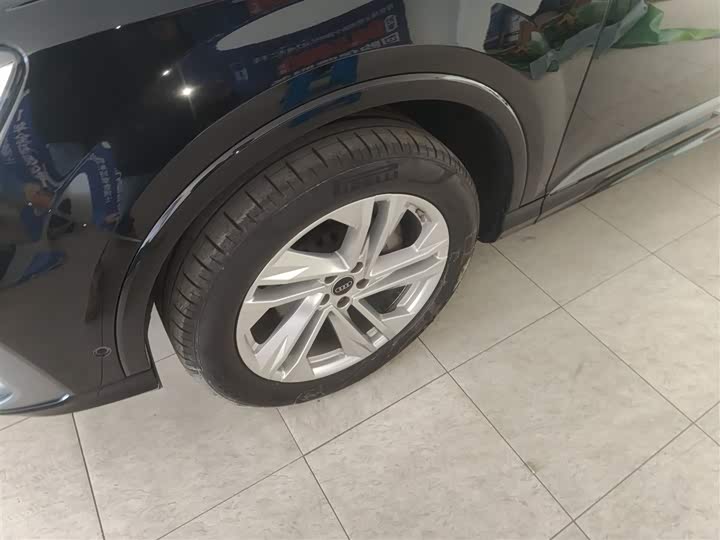 Фото 23 - Audi Q7