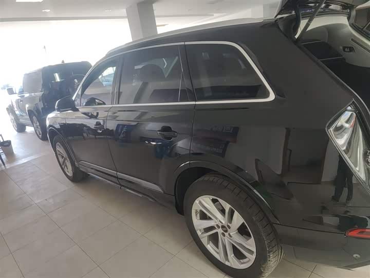 Фото 5 - Audi Q7