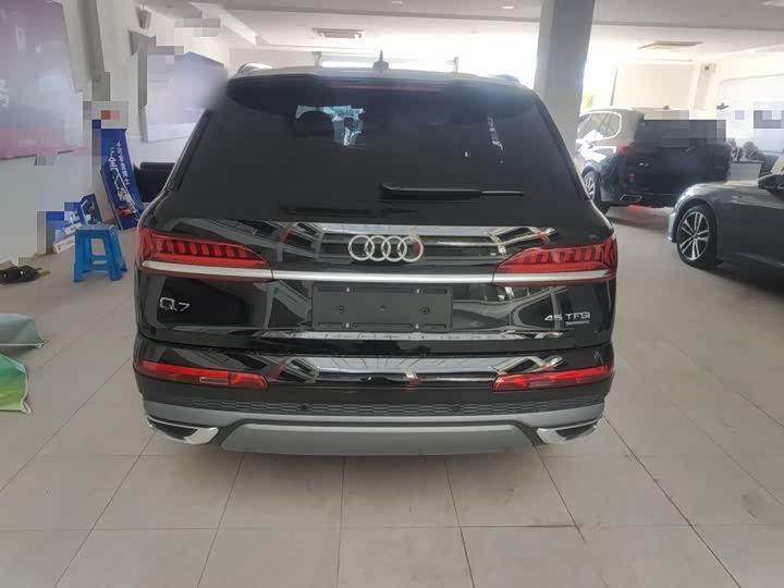 Фото 6 - Audi Q7