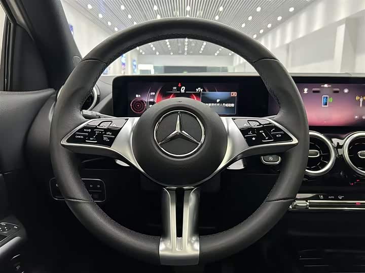 Фото 15 - Mercedes-Benz GLA-Class