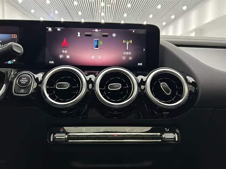 Фото 16 - Mercedes-Benz GLA-Class