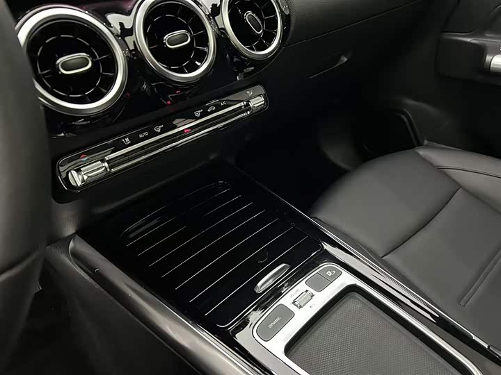 Фото 17 - Mercedes-Benz GLA-Class