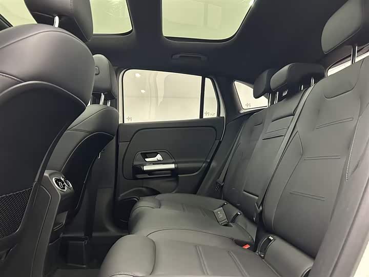 Фото 2 - Mercedes-Benz GLA-Class