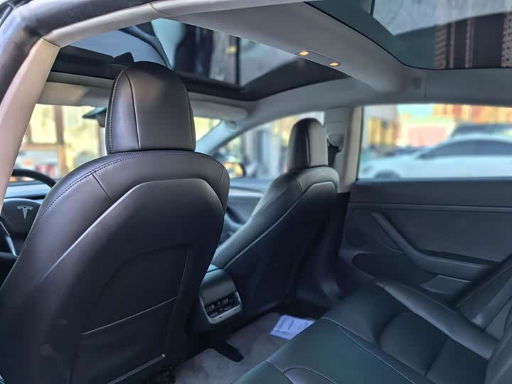 Фото 11 - Tesla Model 3